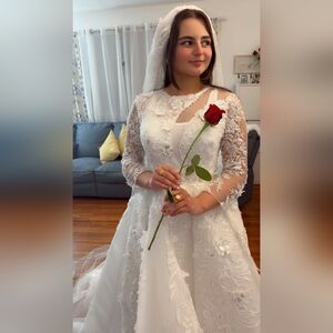 Elegant White Lace Long-Sleeve Wedding Dress